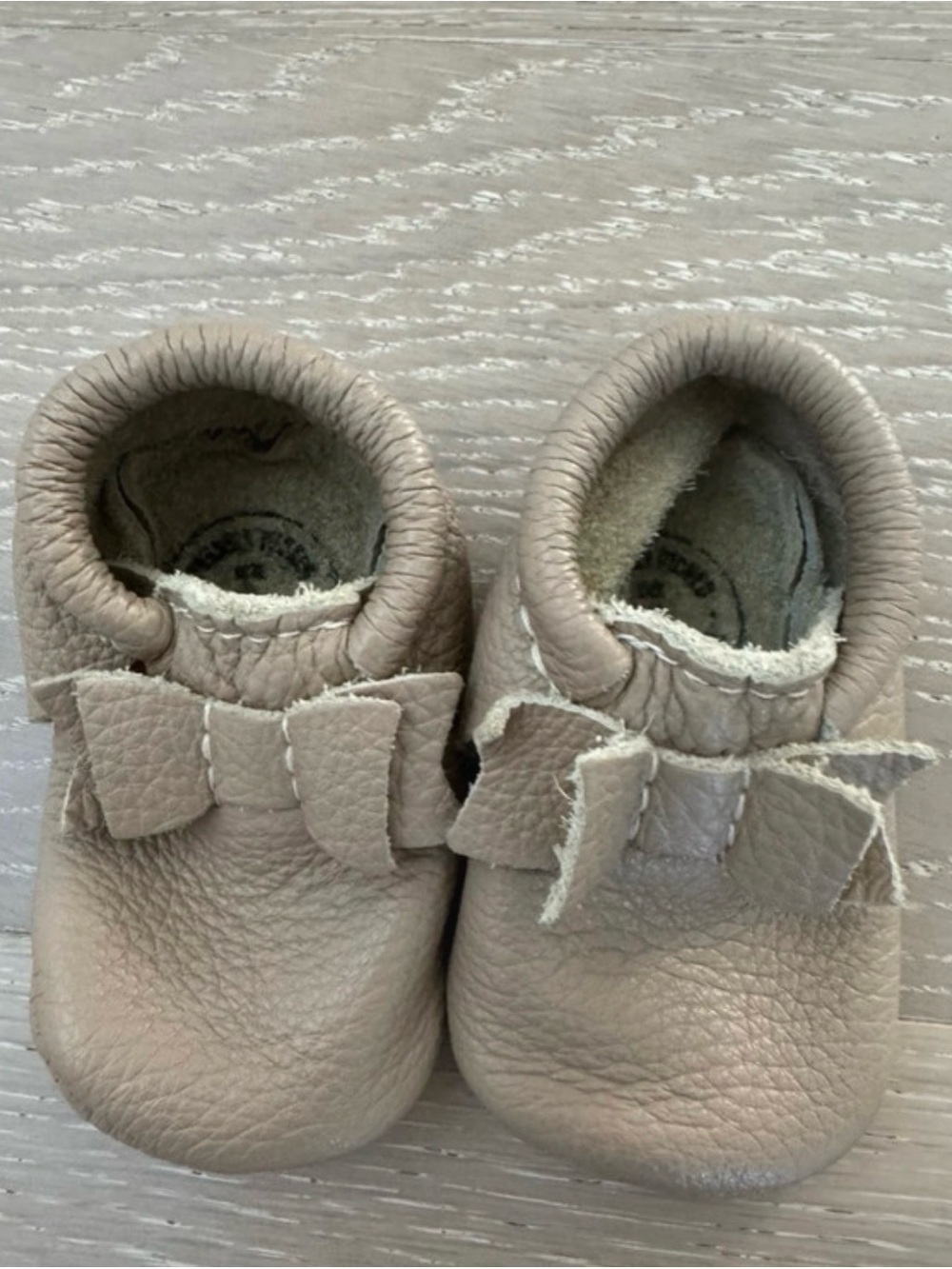 Freshly Picked Baby Moccasins in Light Taupe size 2 leather euc